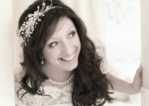 bride-peeping-around-the-corner